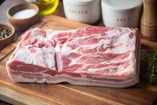 Ba chỉ heo có da có xương